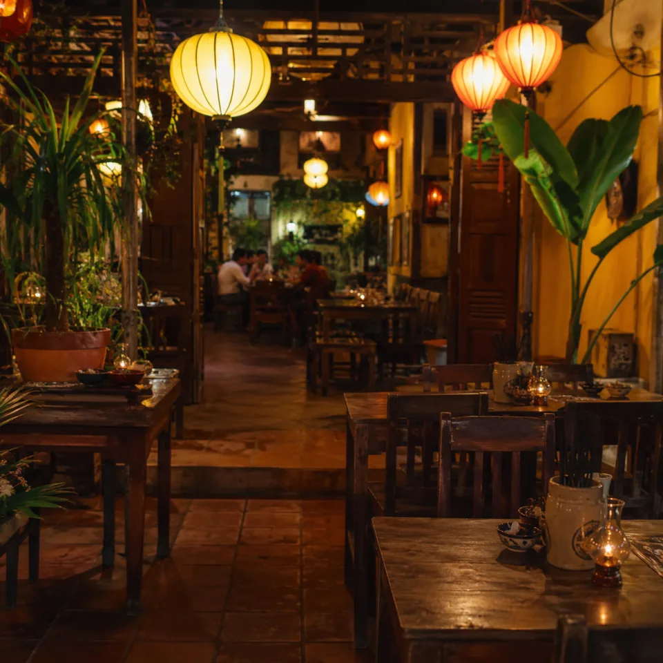 Bàn ăn tại Võ Thị Ly Na